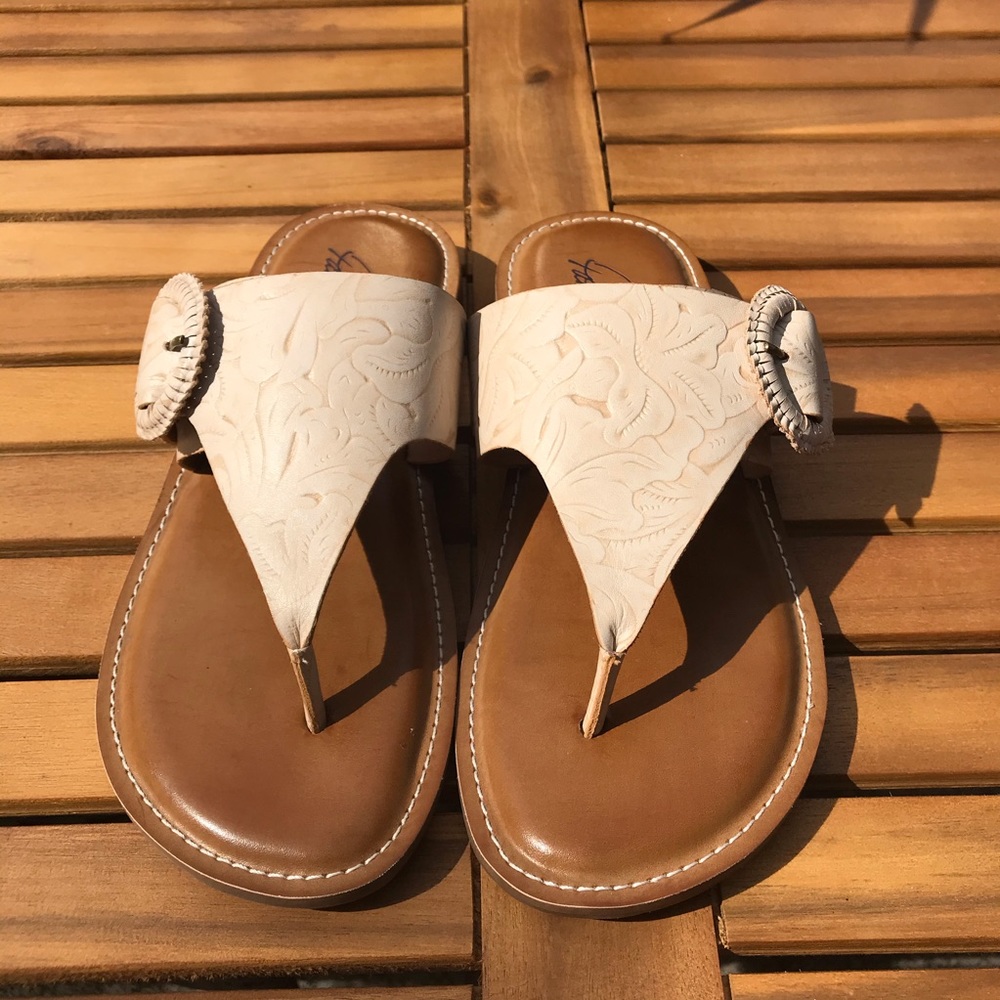 Patricia Nash cream Fulvia leather thong sandals